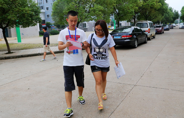 ͼΪ������
2014����һ������ӭ��־Ը�ߴ���ͬѧ������������.JPG